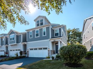 758 Riverbank Dr, Geneva, IL 60134