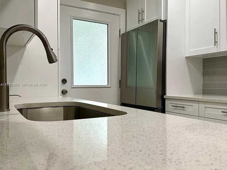 708 Victoria Dr #101 — Photo 6