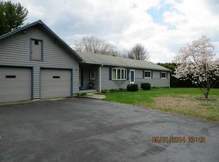 19 Jeffrey Dr, Glocester, RI 02857