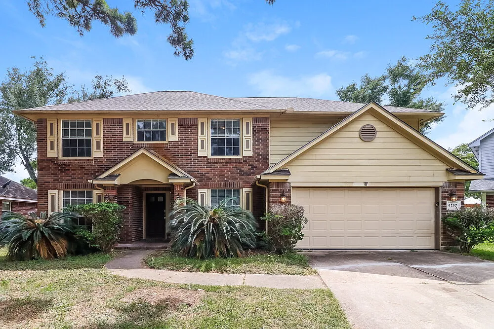 4 bed, 2.5 bath, 2701 sqft, $2,035 — Photo 1