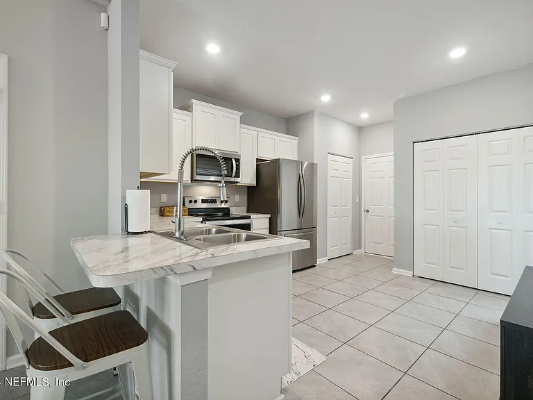 936 Capitol Pkwy — Photo 8