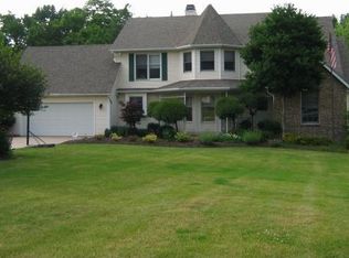 35001 Glen Kyle Ln, Willoughby Hills, OH 44094