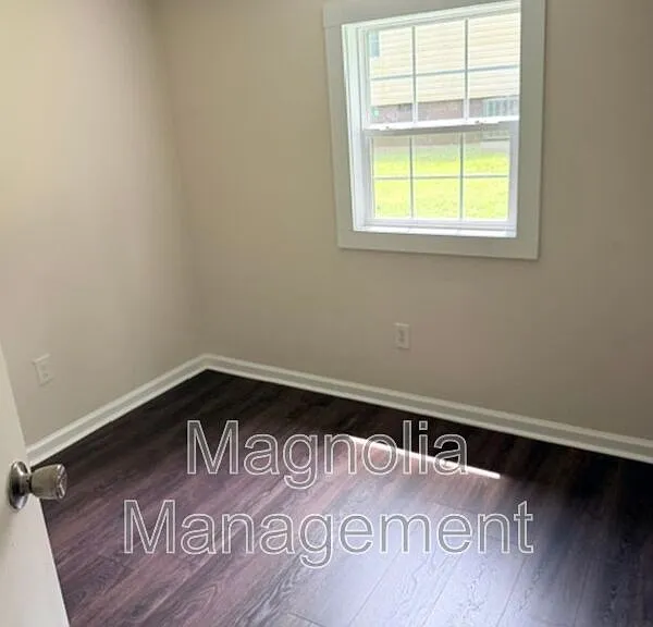 1880 Julia Ave — Photo 6