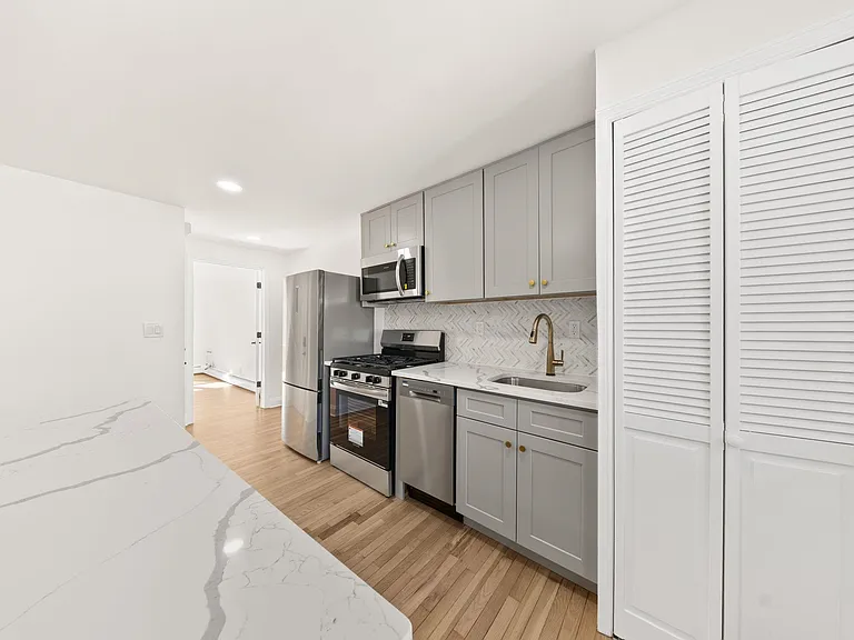 211 New York Ave #2 — Photo 14