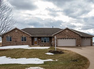 17700 Alan Jackson Dr, Dubuque, IA 52002