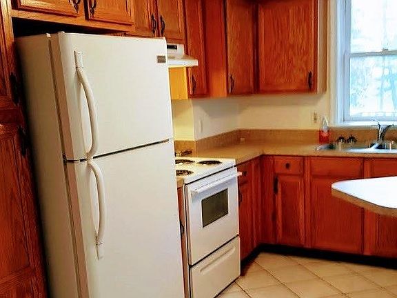 Oak Kitchen- Modern Appliances