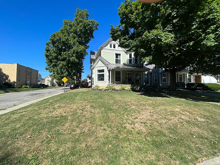 401 N Main St — Photo 2