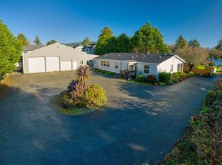 713 3rd St, Brookings, OR 97415