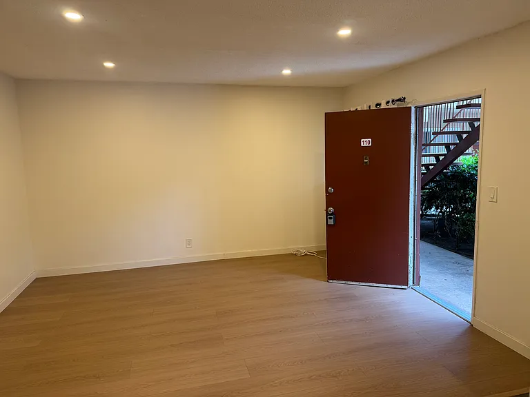 511 E Washington ave — Photo 18