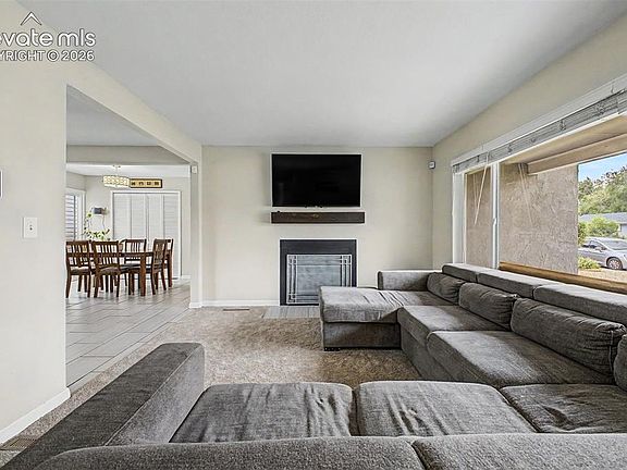 4th image of 104 Sitka Dr
