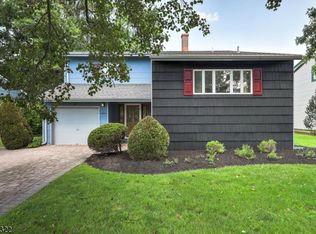 7 Schoolhouse Ln, Somerville, NJ 08876