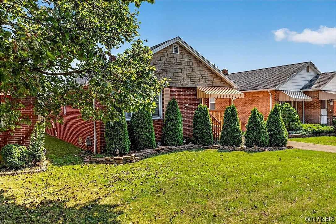 3 bed, 2.0 bath, 1096 sqft, $2,000 — Photo 3