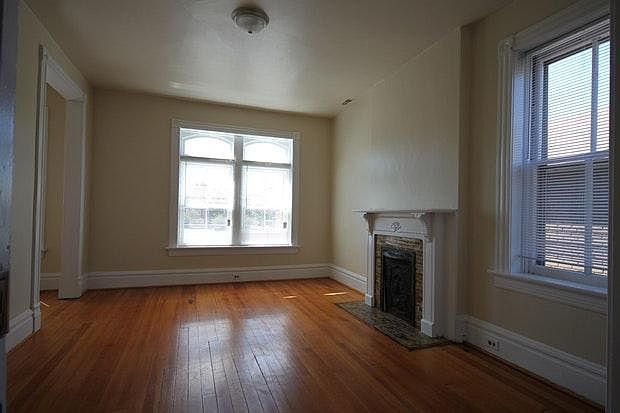 1st image of 307 W Steins St Floor 1