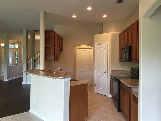 2024 Chaucer Ln — Photo 4