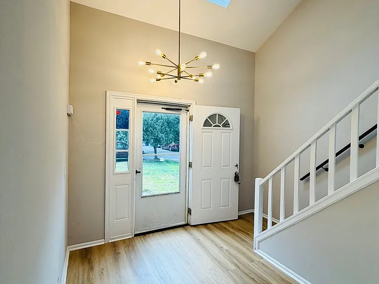 11 Saffron Dr — Photo 5