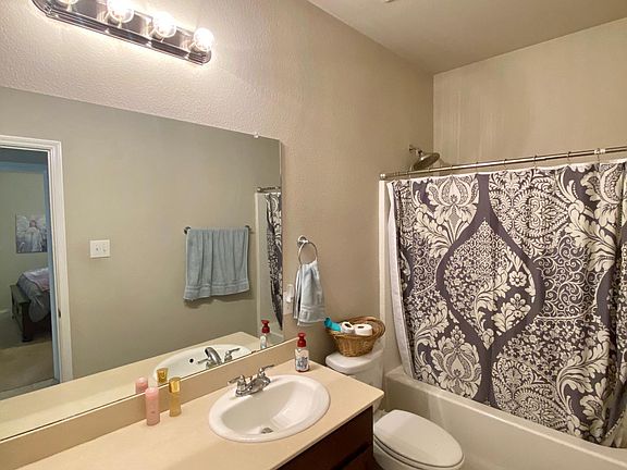 3rd image of 4705 Meadow Green Trl