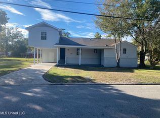 1511 13th St, Pascagoula, MS 39567