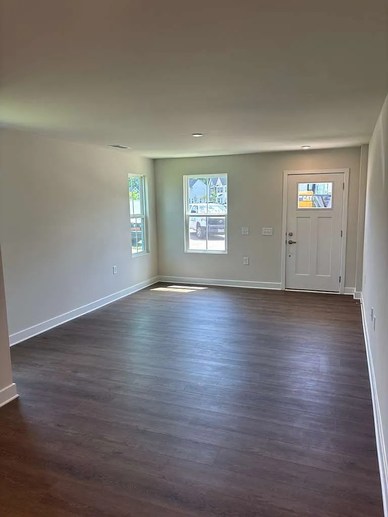 3 bed, 2.5 bath, 1670 sqft, $2,500 — Photo 2