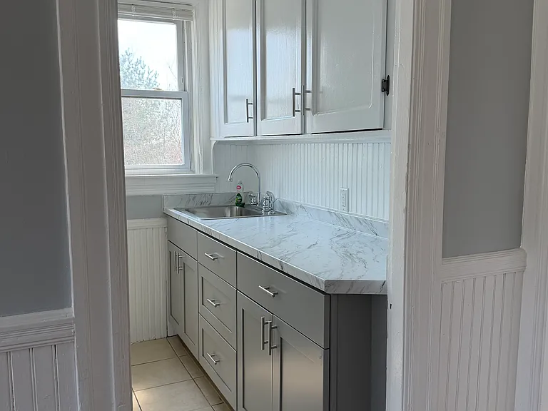 368 Orms St #3 — Photo 5