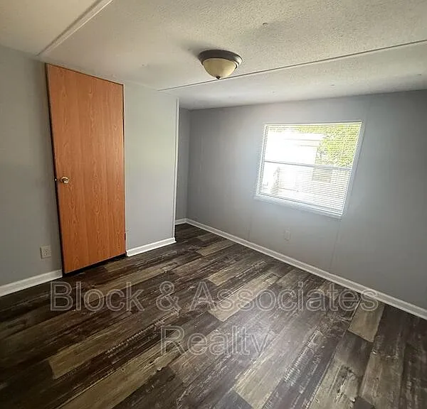 127 W Strider St — Photo 4