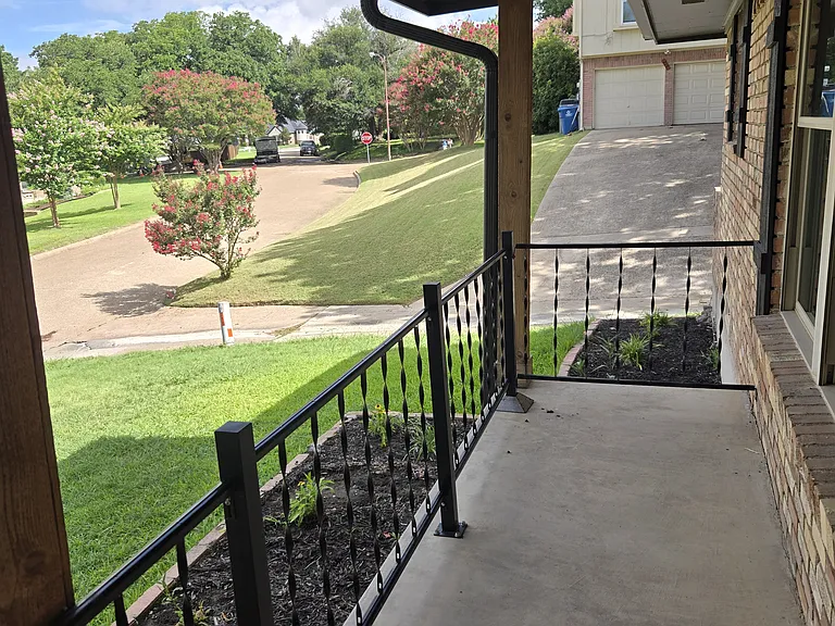 1305 Spring Creek Dr — Photo 3