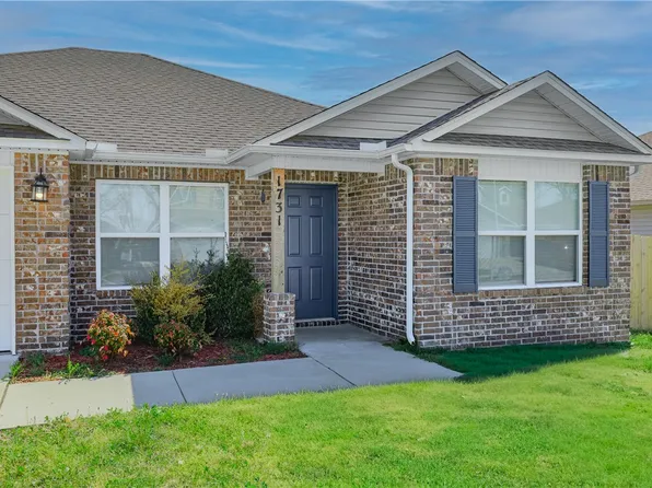 1731 Hermitage Dr, Centerton, AR 72719