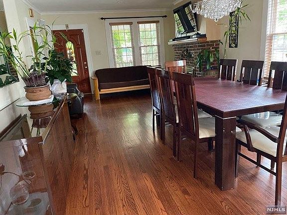 4th image of 210 Bergen Ave