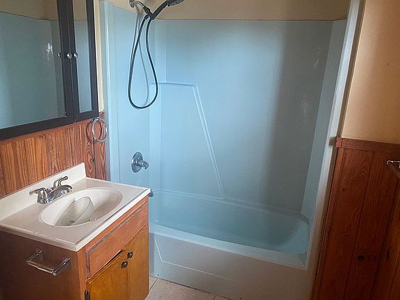 Front apartment bathroom
