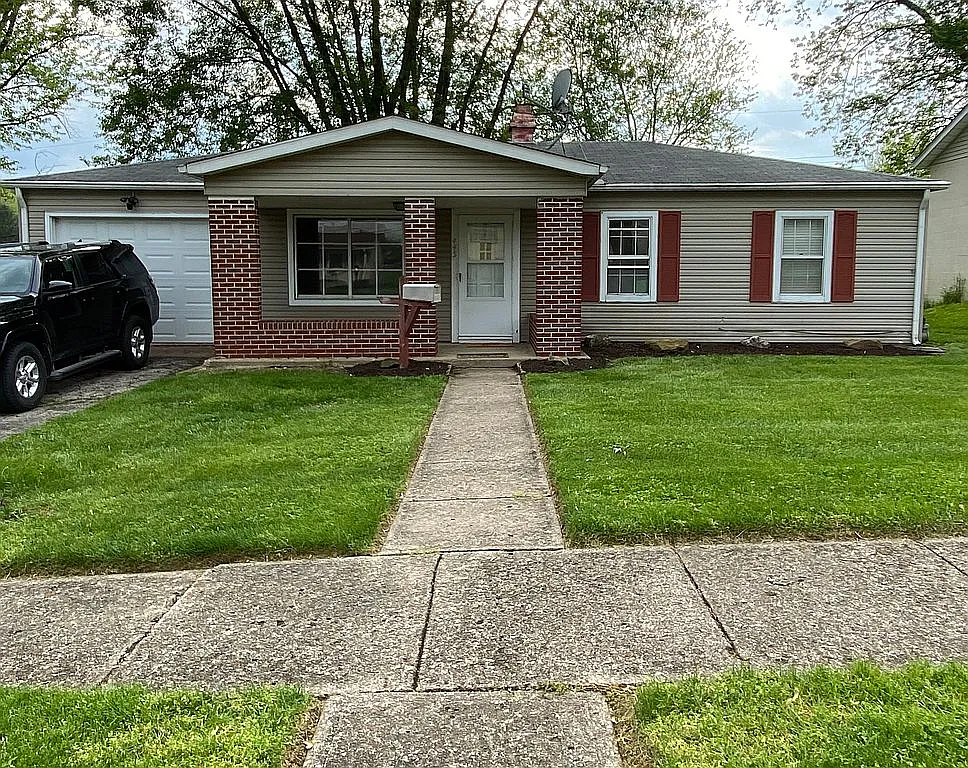 445 Westview Dr photo 1