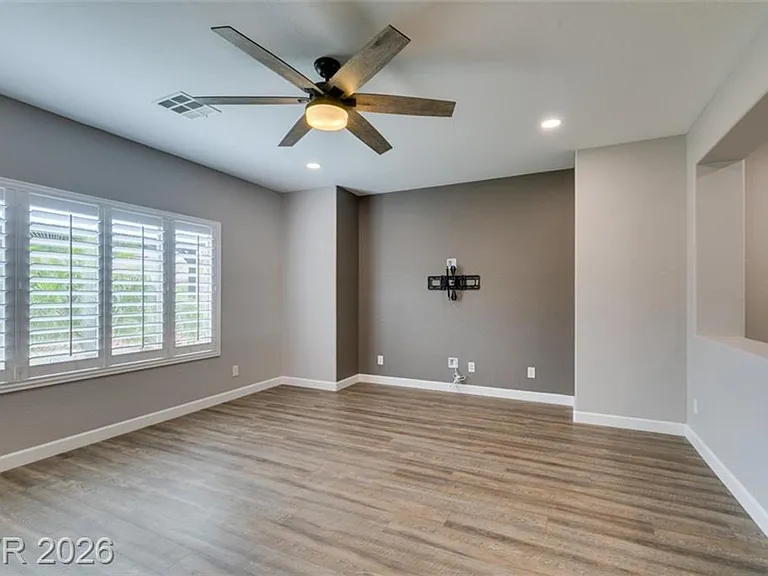 1129 Emanuel St — Photo 11
