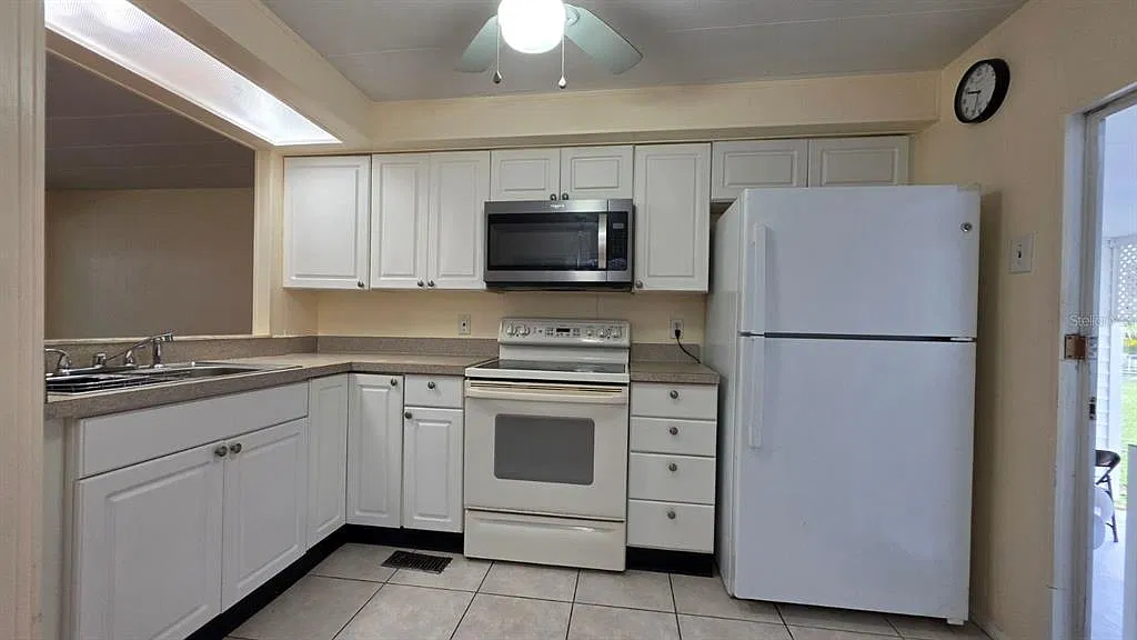 2 bed, 1.0 bath, 690 sqft, $1,275 — Photo 3