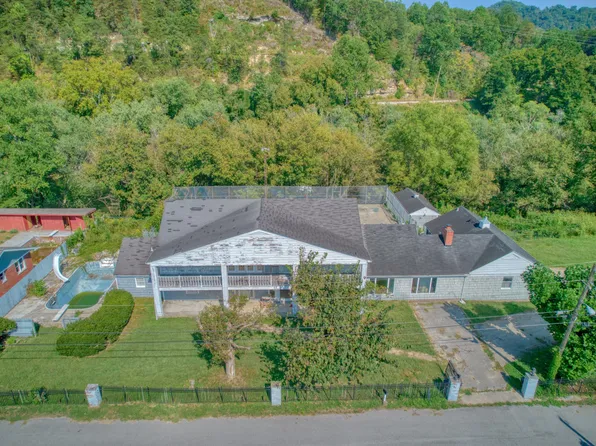 1405 Riverview Ln, Paintsville, KY 41240