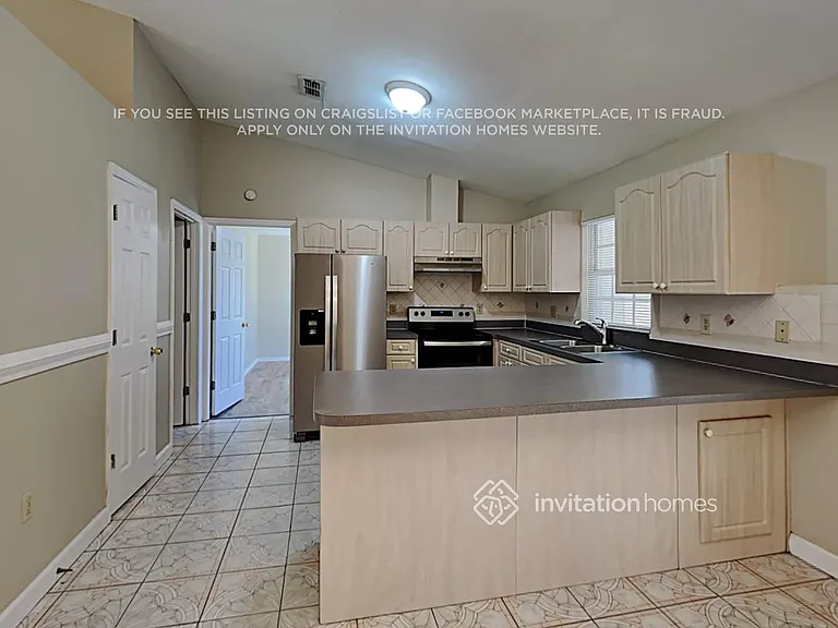 5850 Lake Grove Dr — Photo 6