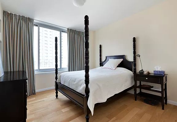 5th image of 4630 Center Blvd APT 904