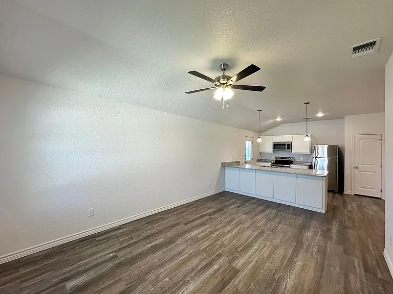234B Dolphin Dr — Photo 2