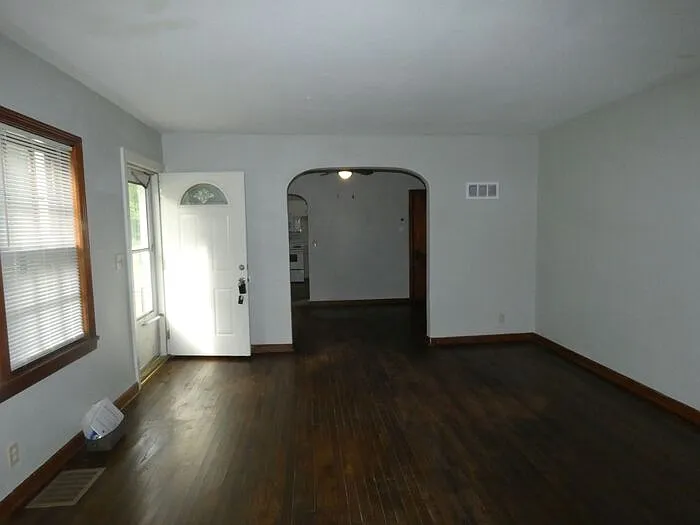 3 bed, 1.0 bath, $1,595 — Photo 3