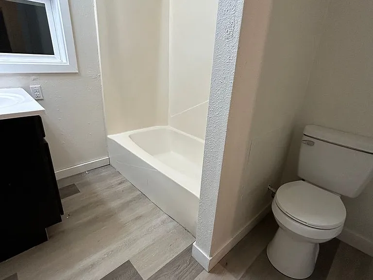 2504 E Oakbrook Dr — Photo 17