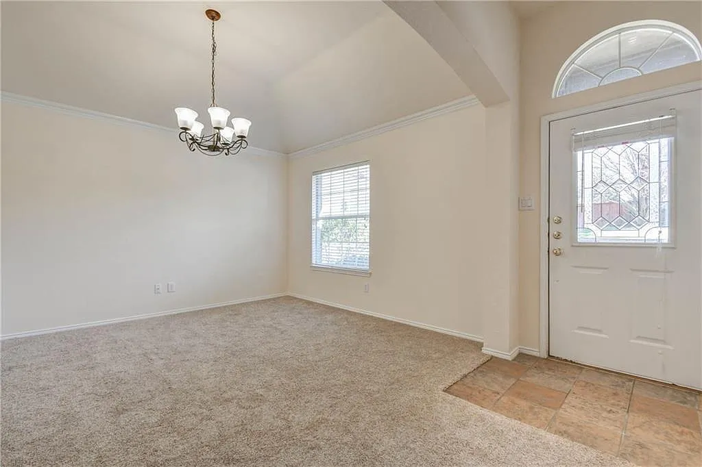3 bed, 2260 sqft, $2,395 — Photo 3