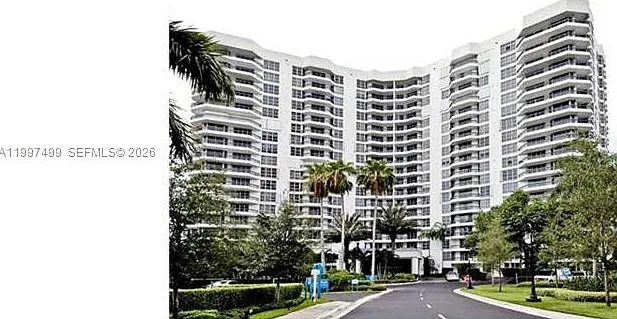 3600 Mystic Pointe Dr #1504 — Photo 2