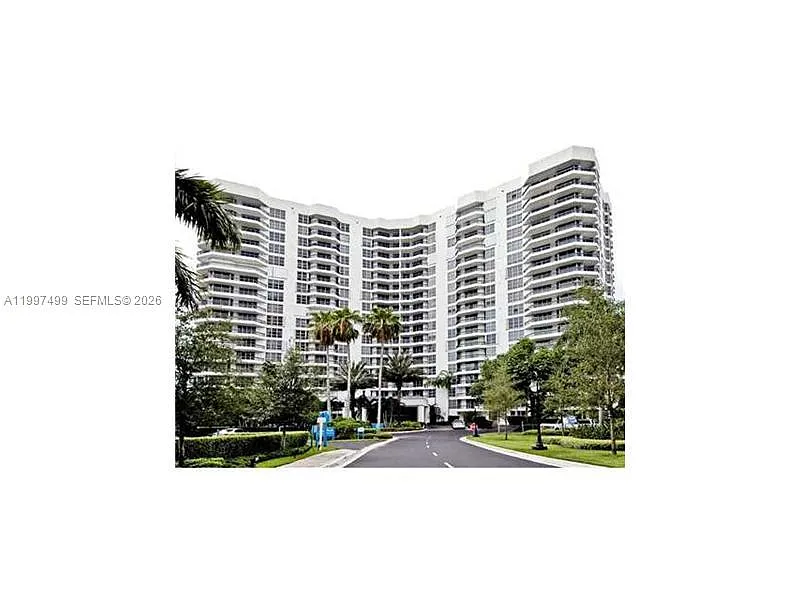 Building Photo - 3600 Mystic Pointe Dr #1504
