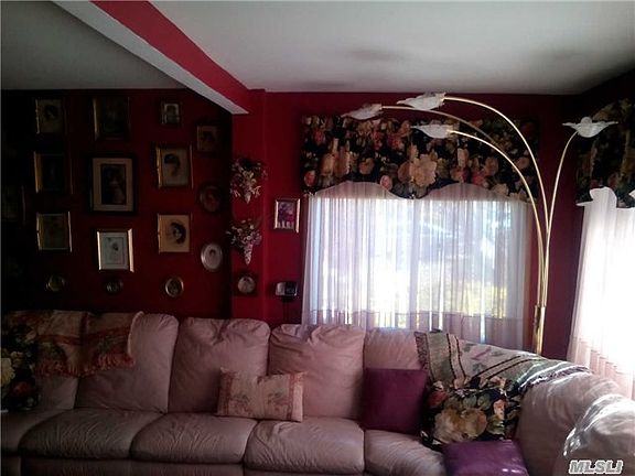 5th image of 420 Marguerite Ave