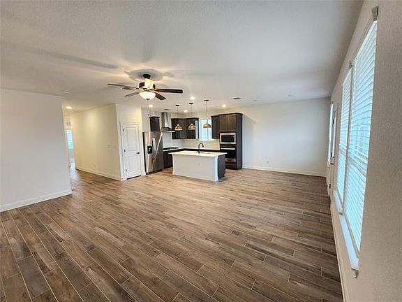3rd image of 12205 Paseo De Los Lagos Ln