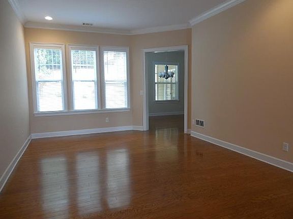 3rd image of 443 Larkspur Dr