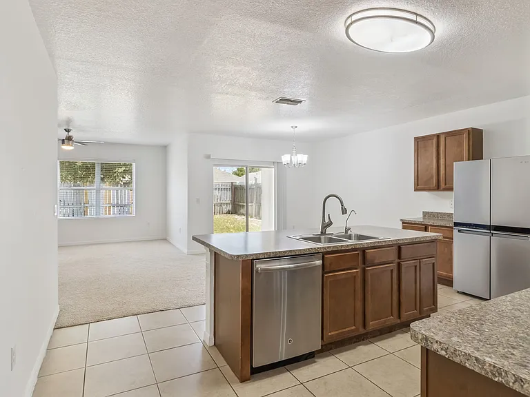 4257 Roberta Dr — Photo 6