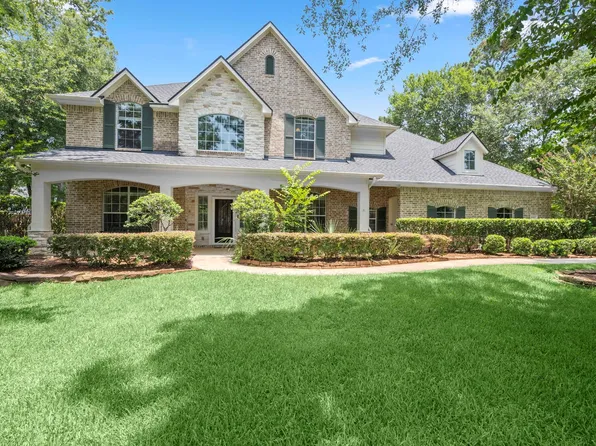 8961 Fallsbrook Ct, Conroe, TX 77302