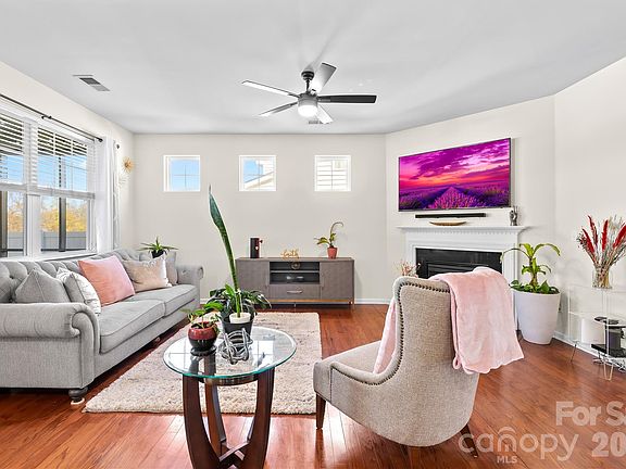 3rd image of 12519 Surreykirt Ln