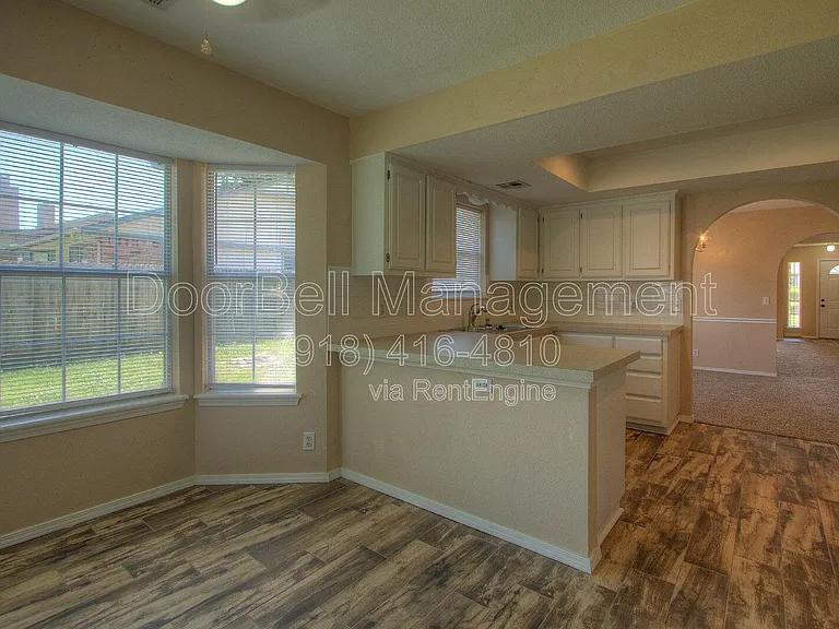 2520 W Honolulu St — Photo 11