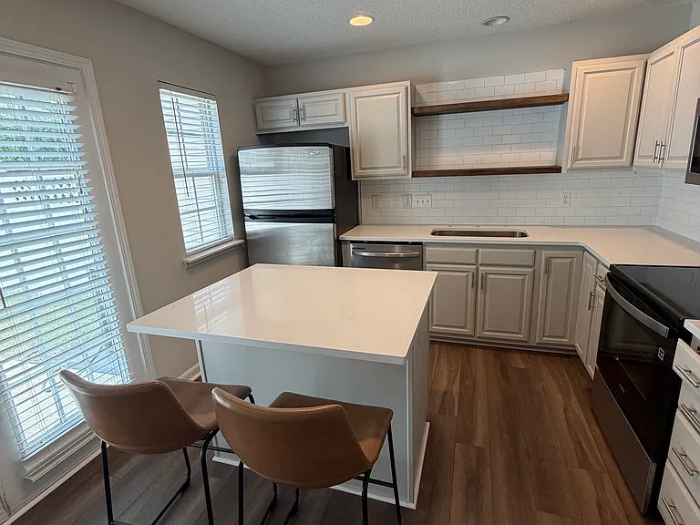 405 Gelderland Dr — Photo 14