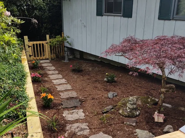 211626 Cranberry St, Newland, NC 28657