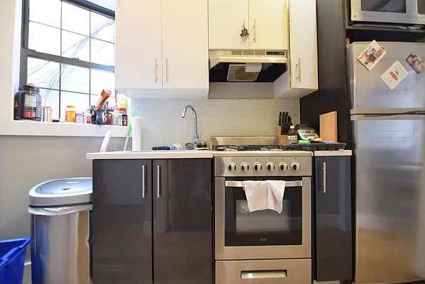 Rented by Safdie Realty Group | media 27